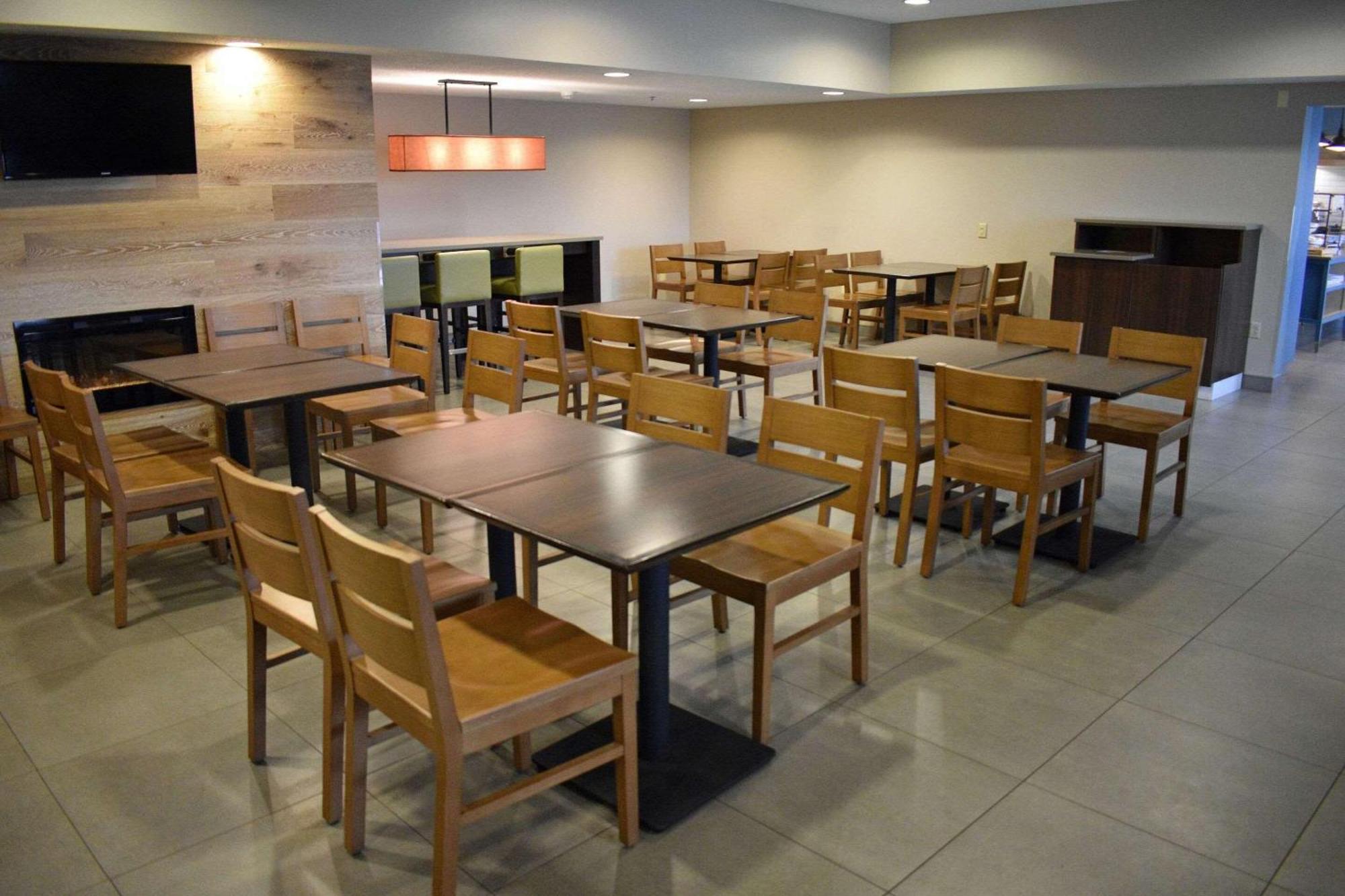 Country Inn & Suites By Radisson, Northwood, Ia Εξωτερικό φωτογραφία